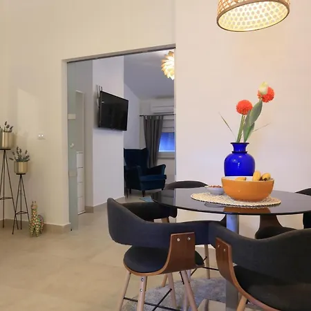 Bonvenon2pula 아파트 풀라
